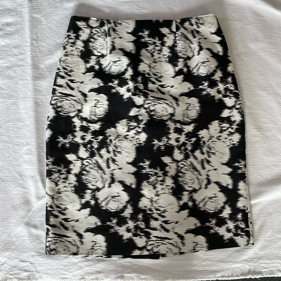 Oscar de la Renta Dresses & Skirts - Oscar De La Renta two tone pencil Skirt size 8